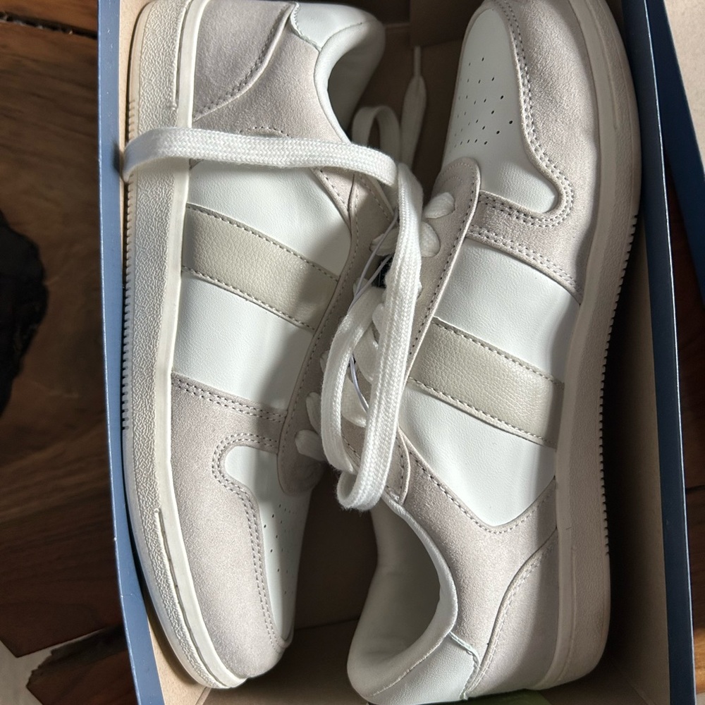 Universal Thread Beige Sneakers